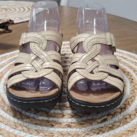 CLARKS Lexi Dill Bone Dune Leather Sandals Size 9N - Picture 6 of 9